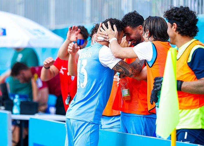 Beach soccer spirito di squadra
