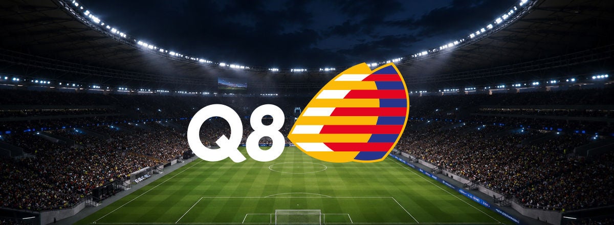 logo Q8 su campo di calcio